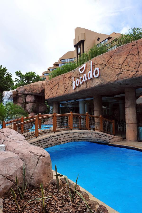 Bush Bungalows At Sun City Resort Rustenburg Bagian luar foto