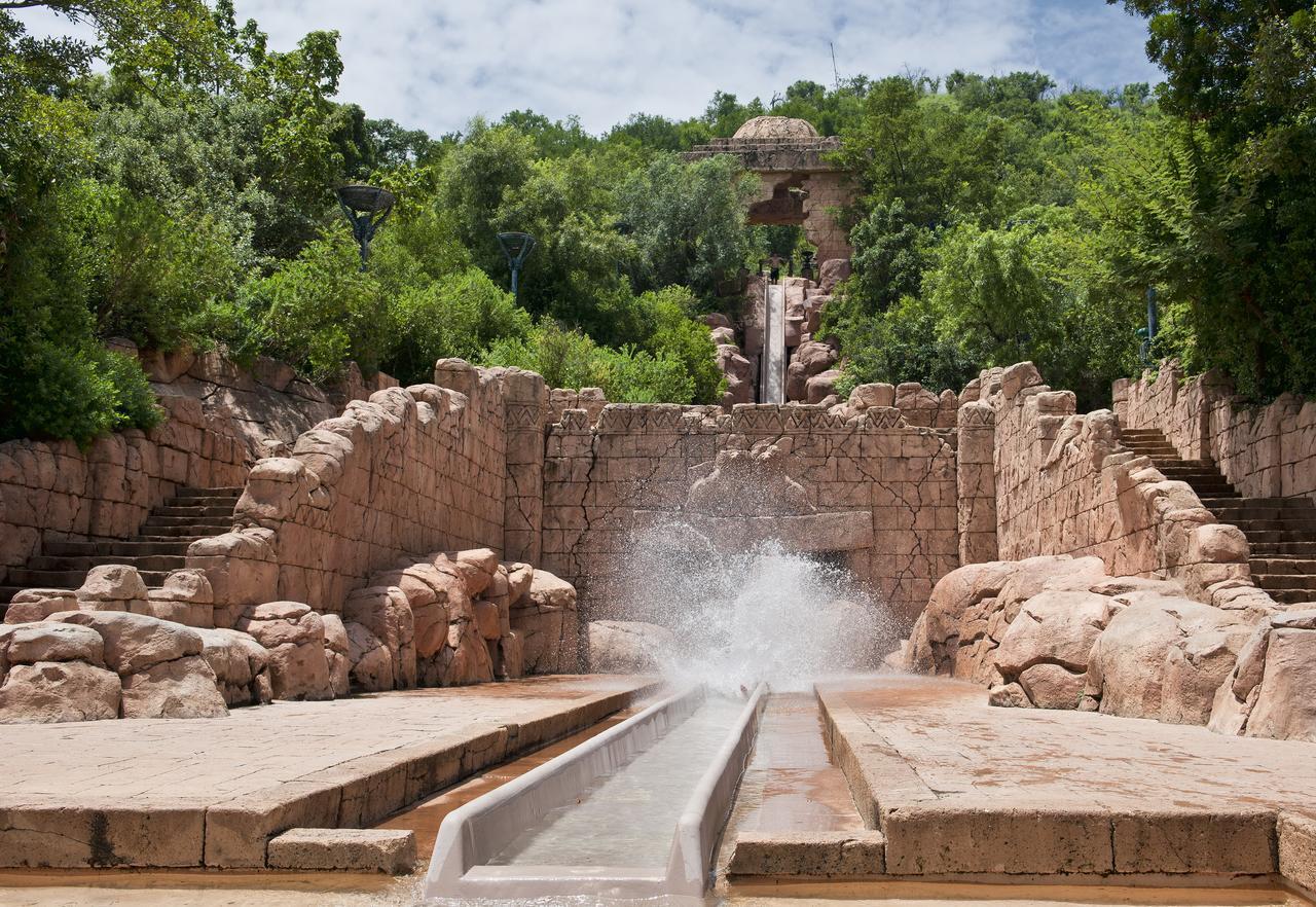 Bush Bungalows At Sun City Resort Rustenburg Bagian luar foto