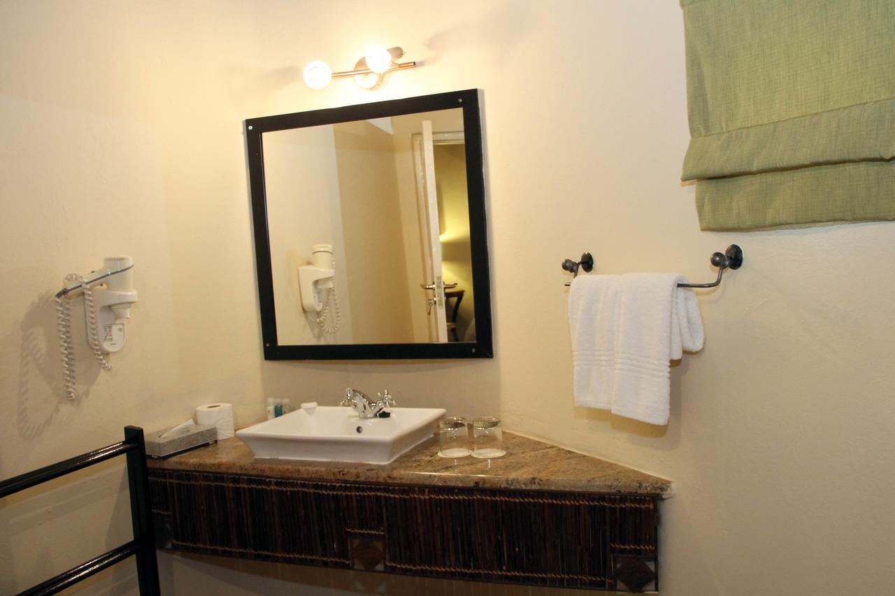 Bush Bungalows At Sun City Resort Rustenburg Bagian luar foto